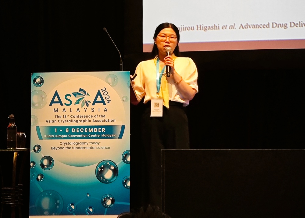 Wang delivering an academic presentation at the 2024 Asian Crystallographic Association (AsCA) conference